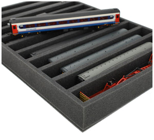 DS065A005 Intarsio in schiuma 00 Gauge - verticale - 11 slot per modellini di locomotive, carri e veicoli ferroviari