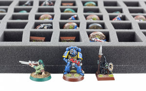 Vassoio a figura intera con 45 slot per The Walking Dead: All Out War Miniatures Game Core Set.