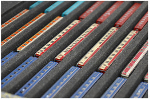 Feldherr Storage Box FSLB040 dla modeli lokomotyw kolejowych, wagonów i pojazdów - 9 slotów dla skrajni Z - poziomych