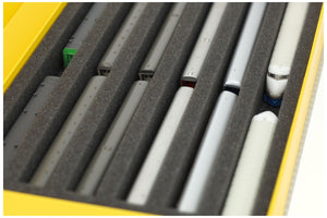 Feldherr Magnetic Box amarillo para maquetas de locomotoras, vagones y vehículos - 6 ranuras para el indicador Z - vertical