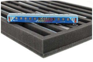 IU040A001 Inserto de espuma Feldherr para maquetas de trenes - escala N - 8 compartimentos - para almacenamiento vertical